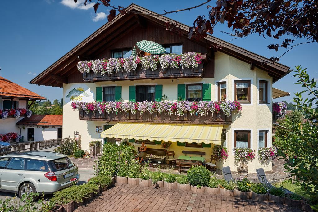 Gaestehaus Alpina Bad Kohlgrub Exteriör bild