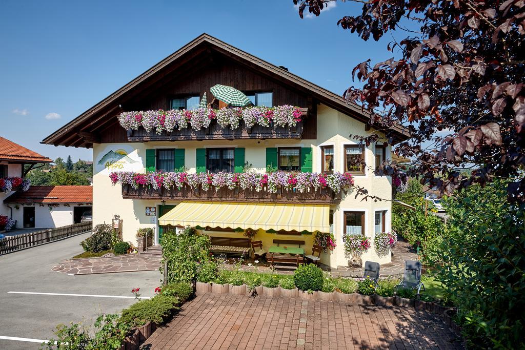 Gaestehaus Alpina Bad Kohlgrub Exteriör bild